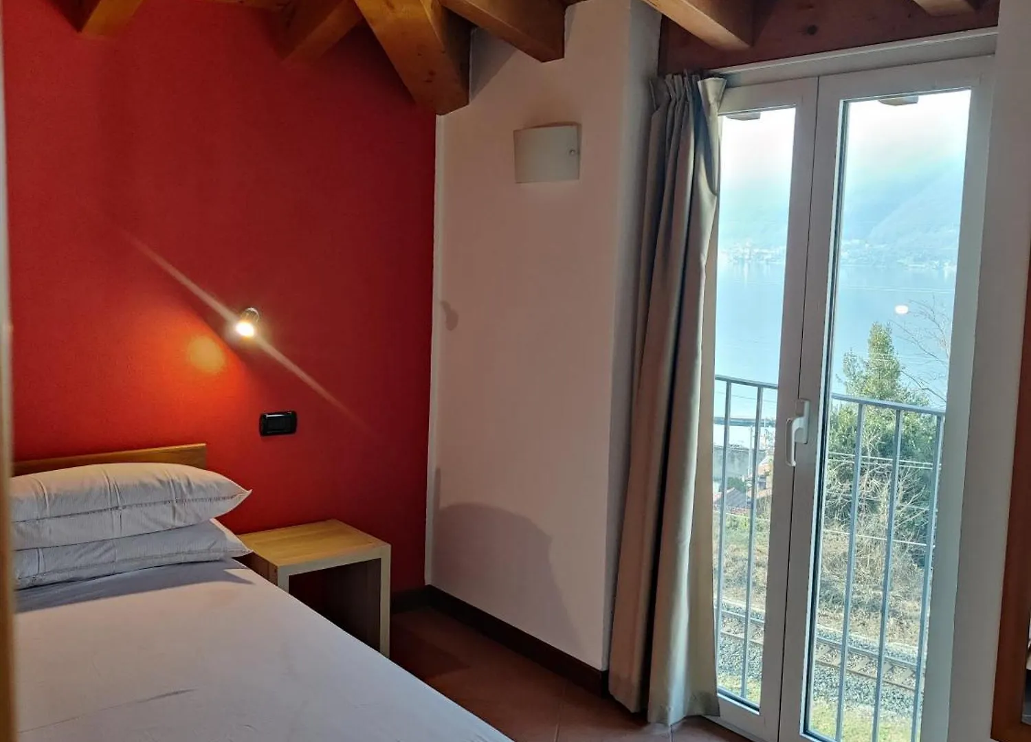 Mansarda Luce Di Lago Lierna 0*,  İtalya