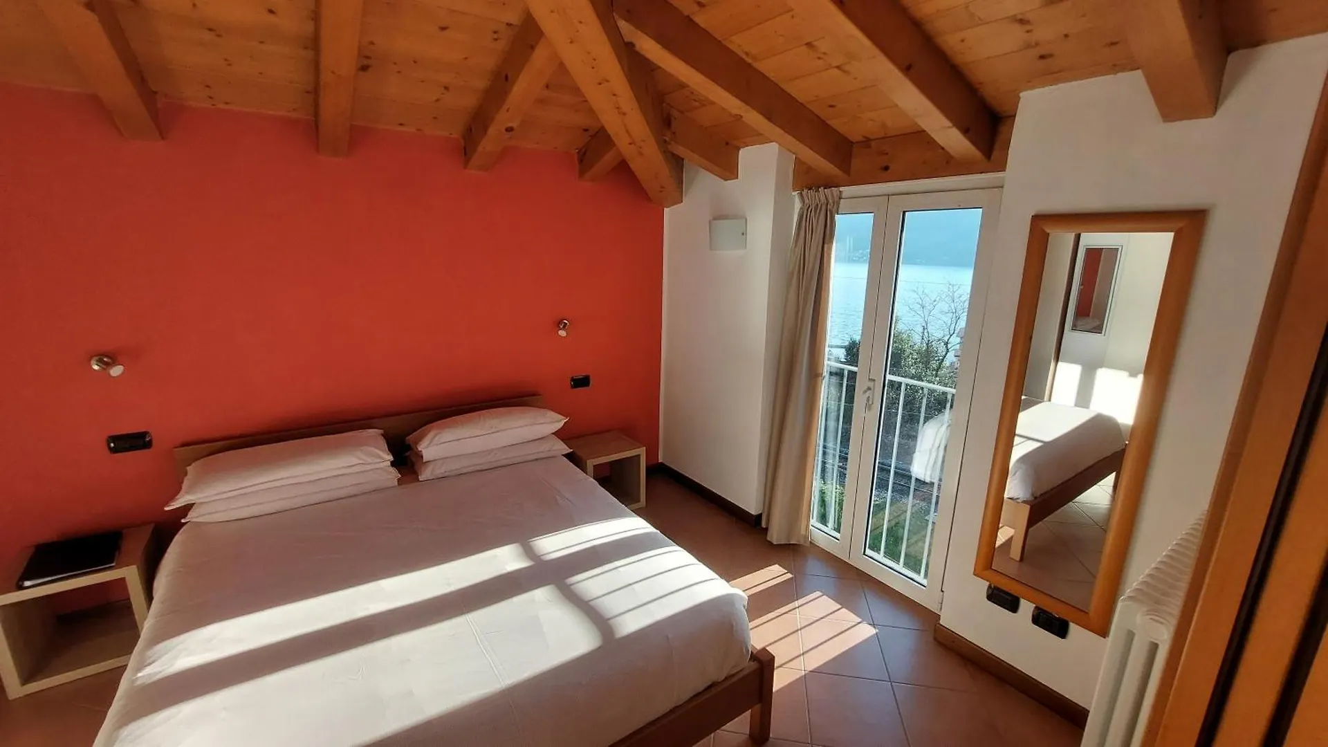 Mansarda Luce Di Lago Lierna 0*,