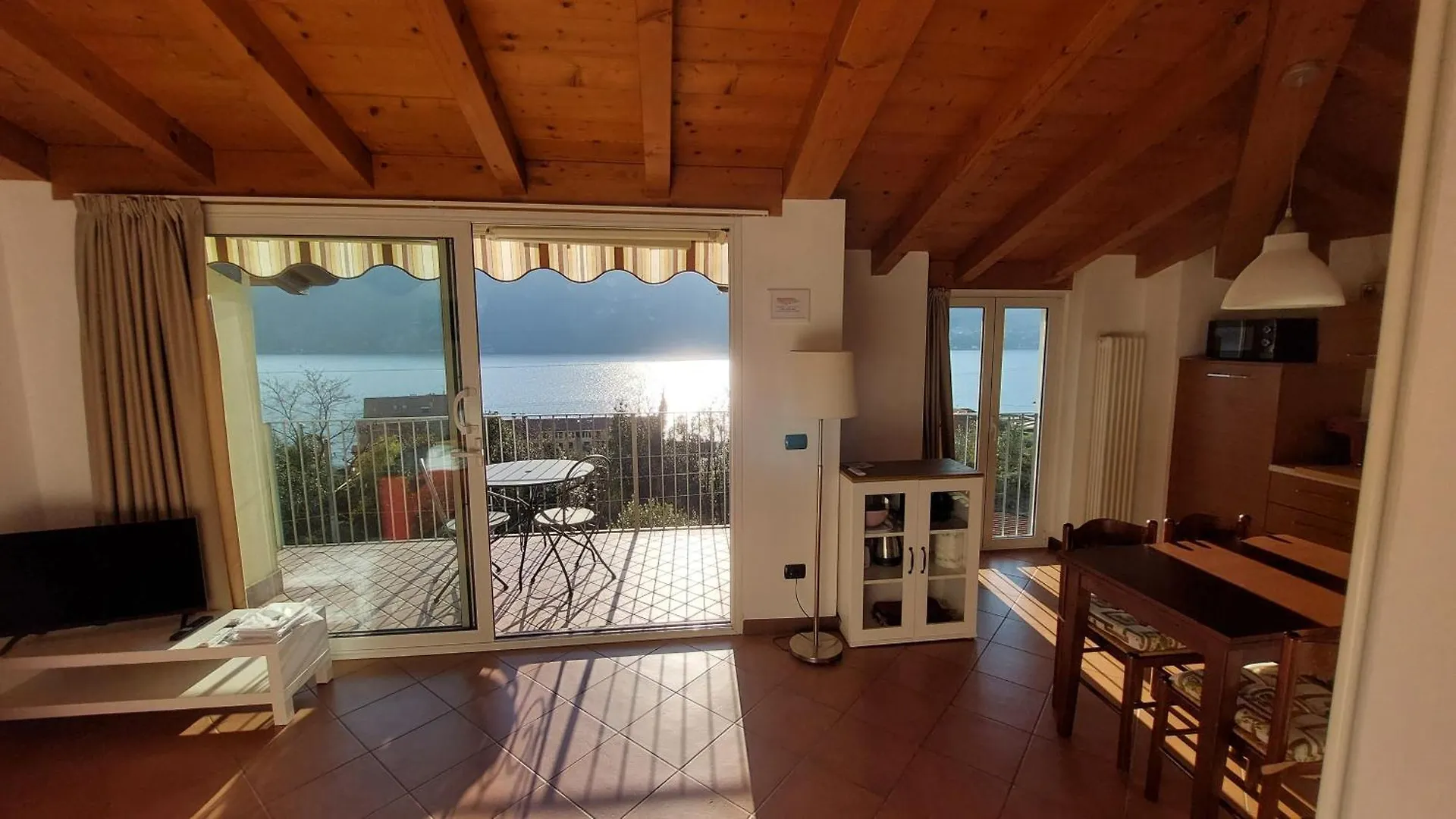Mansarda Luce Di Lago Lierna 0*,