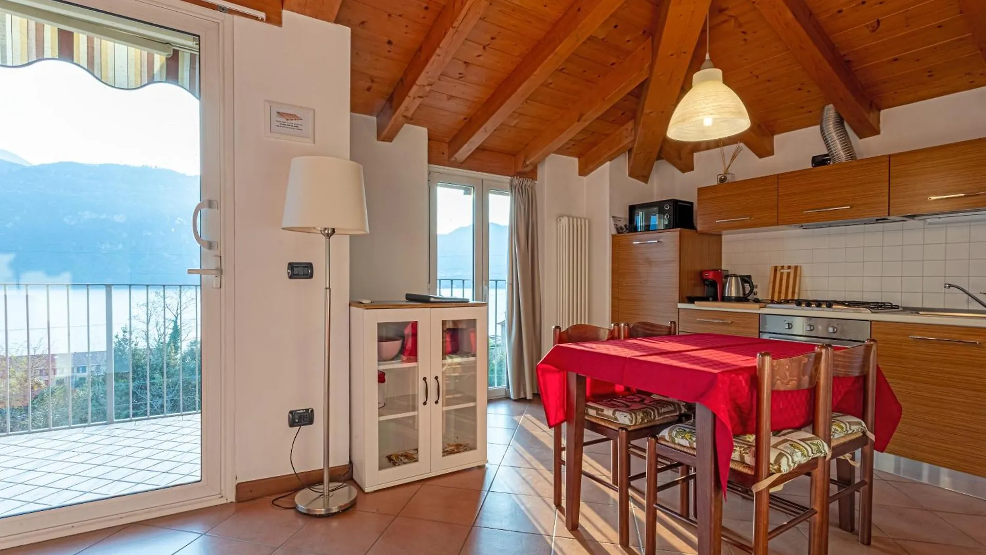 Apartment Mansarda Luce Di Lago Lierna Italy